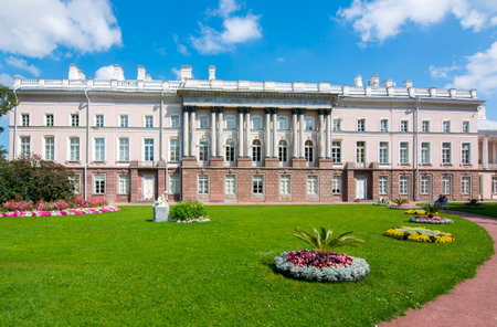 Vase fountain in private garden of Catherine palace, Tsarskoe Selo, St. Petersburg, Russiaのeditorial素材