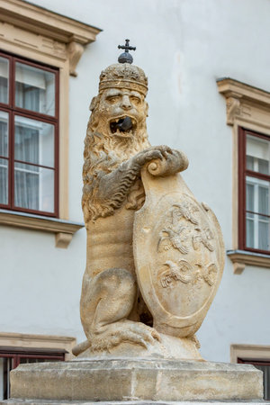 Lion statue at Hofburg palace on Heldenplatz square in Vienna, Austriaのeditorial素材