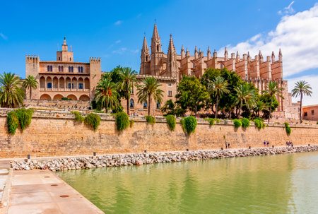 Cathedral of Santa Maria of Palma (La Seu) and Royal Palace of La Almudaina, Palma de Mallorca, Balearic islands, Spainのeditorial素材