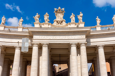 Statues of saints and apostles on colonnade of St. Peter's basilica, Vaticanのeditorial素材