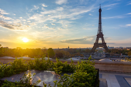 Eiffel tower seen from Trocadero at sunrise, Paris, Franceの写真素材