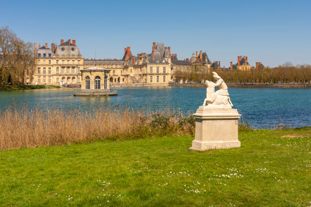 Fontainebleau palace (Chateau de Fontainebleau) and Carp's pond near Paris, Franceの写真素材