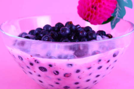 Healthy breakfast of yogurt and berriesの写真素材