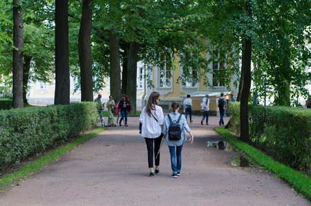 SAINT- PETERSBURG, RUSSIA - August 02, 2016: Museum-reserve Peterhof. Two girls walking in the Parkのeditorial素材