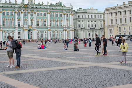 SAINT- PETERSBURG, RUSSIA - August 03, 2016: Palace square. Hermitage Museum, General staff buildingのeditorial素材