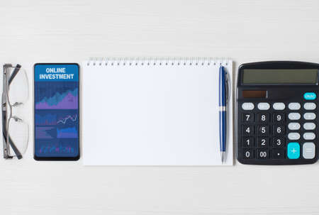 Online investment. Charts and graphs on the smartphone screen. The concept of effective investment of money. Copy spaceの写真素材