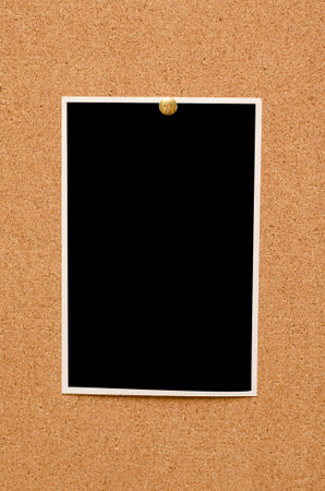 Blank paper notes and an empty photo are pinned to a cork board. The concept of detective investigationの写真素材