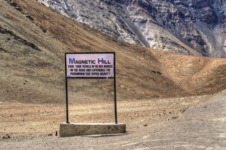 A gravity hill where slow speed cars are drawn against gravity is famously known as \"Magnetic Hill\" , a natural wonder at Leh, Ladakh, Jammu and Kashmir, Indiaのeditorial素材