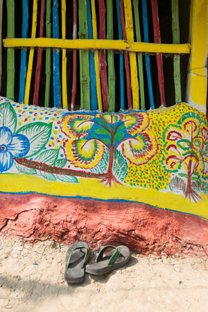 PINGLA, WEST BENGAL , INDIA - NOVEMBER 16TH 2014 : Colourful wall graffiti in Pingla village. Colourful handicrafts are rural Industry in West Bengal.のeditorial素材