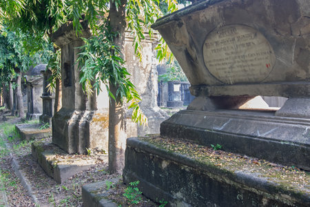 KOLKATA, WEST BENGAL , INDIA - NOVEMBER 2ND 2014 : Old cemetery at south Park Street, Kolkata. It is one of the earliest non-church cemetaries in the world, heritage site of Kolkata, earlier Calcutta,のeditorial素材