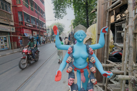 Clay idol of Goddess Kali at Kumartuli, Kolkata , India. Idols are being prepared to be worshipped during Kali Puja, Hindu festival of Deepavali or Diwali.のeditorial素材