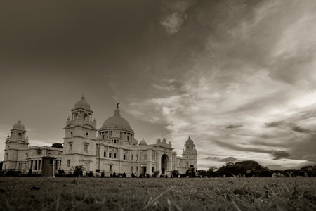 Sunset at Victoria Memorial, Kolkata , Calcutta, West Bengal, India . A Historical Monument of Indian Architecture. Built to commemorate Queen Victoria's 25 years reign in India. Black and white imageのeditorial素材
