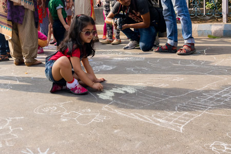 KOLKATA, WEST BENGAL, INDIA - MARCH 1ST 2015 : Smart girl sitting and drawing on Park street as part ofのeditorial素材