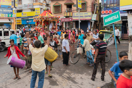 HOWRAH, WEST BENGAL , INDIA - JULY 22TH 2018 : Hindu devotees dragging Rath, chariot, of God Jagannath, Balaram and Goddess Suvadra as ritual by Holy rope, on the street. Famous Rath jatra festival.のeditorial素材