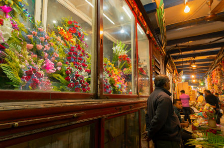 Kolkata, West Bengal, India - 29th December 2019 : Flowers inside showcase at flower market of esplanade, new market area in the evening. One of the oldest flower market place of Kolkata.のeditorial素材