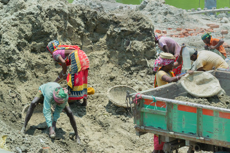 Howrah, West Bengal, India - 7th May 2017 : Indian male and female workers digging and carrying out soil at buliding construction site. India has a huge population of daily wage earners.のeditorial素材