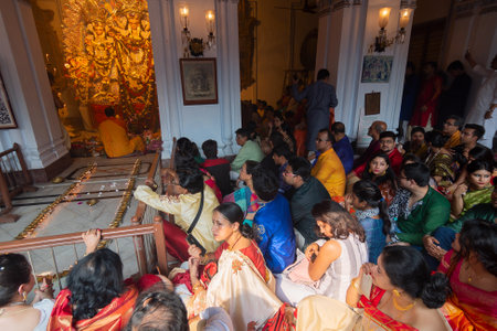 Kolkata, West Bengal, India - 6th October 2019 : 108 lamps are lit , devotees gathered for watching sondhipujo , the sacred ritual at juncture of Ashtami and Nabami, at Shobhabazar Rajbari Durga Puja.のeditorial素材