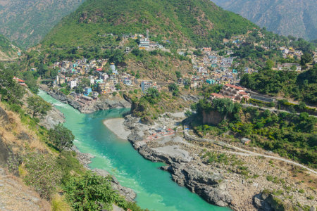 Devprayag, Godly Confluence,Garhwal,Uttarakhand, India. Here Alaknanda meets the Bhagirathi river and both rivers thereafter flow on as the Holy Ganges river or Ganga. Sacred place for Hindu devotees.の素材 [FY310215339929]