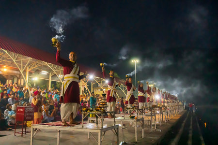 Tribeni Ghat, Rishikesh, Uttarakhand - 29th October 2018 : Ganga aarti being performed by Hindu priests to the chants of Vedic hymns. Crowded , biggest, most famous ghat at the banks of river Ganges.のeditorial素材