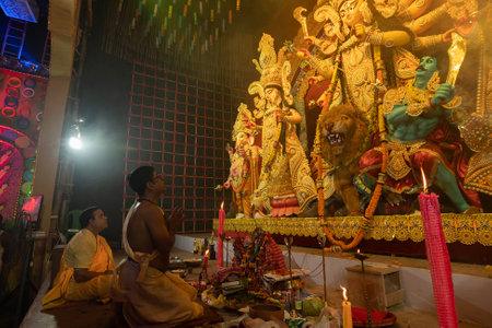 Howrah, West Bengal, India - 3rd October, 2022 : Hindu Priests praying and worshipping Goddess Durga inside Durga Puja pandal. Ashtami puja at night.Durga puja is unesco intangible cultural heritage.のeditorial素材