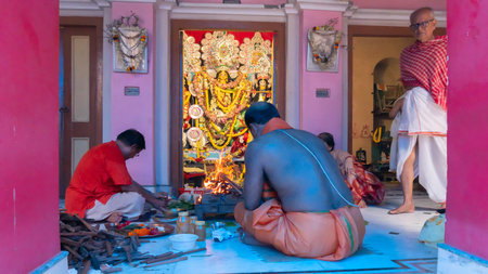 Howrah,West Bengal,India- 2nd October, 2022 : Hindu Purohit raising fire of yajna to worship Goddess Durga for Ashtami puja aarati. Sacred Durga Puja ritual-festival of Hinduism. Festival of Hinduism.のeditorial素材