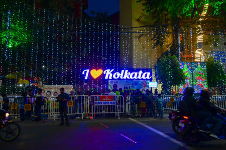 Kolkata, West Bengal, India - 24.12.2023 : Christmas lighting at Park street. Decorated lighting illuminating busy Park street at night. Citizens visit Park street to enjoy festive mood, nightlife.のeditorial素材