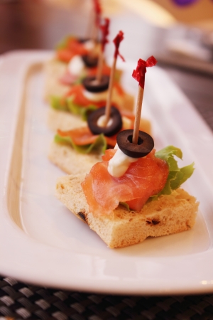 Smoked salmon on toast and black olivesの写真素材