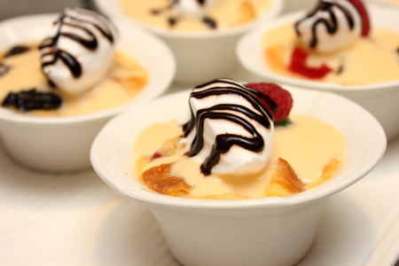 Closeup of freshly baked bread pudding in white cup
の写真素材