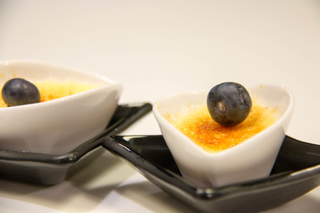 Cream brulee burn sugar Decorated with blueberry on whiteの写真素材