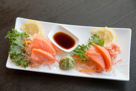 Slice piece salmon and wasabi japan style

の写真素材