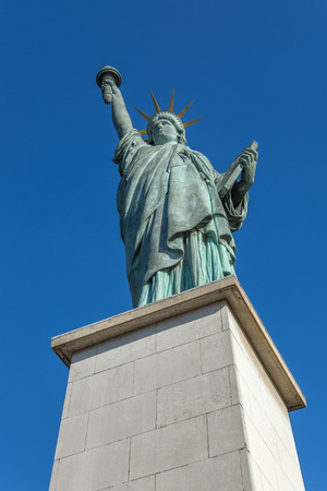 Paris, the Statue of Liberty on an island on the River Seine on a clear sunny autumn dayのeditorial素材