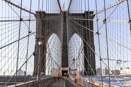 The pillar of the Brooklyn Bridge in the early morningのeditorial素材