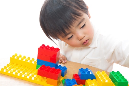 The child who plays in Legoの写真素材