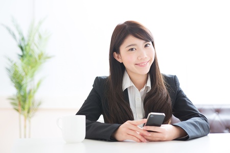 Young businesswoman to see a smartphoneの写真素材