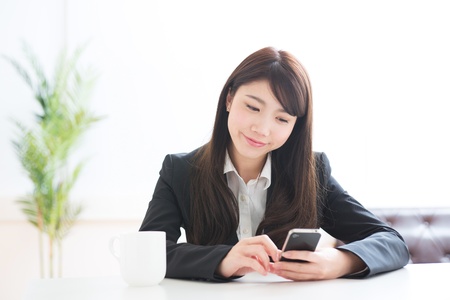 Young businesswoman to see a smartphoneの写真素材