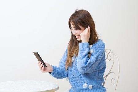 Young woman to see a smart phoneの写真素材