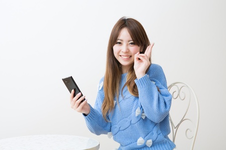 Young woman to see a smart phoneの写真素材
