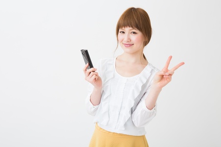Young businesswoman to see a smart phoneの写真素材