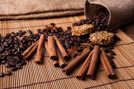 roasted coffee and cinnamon sticks closeupの写真素材