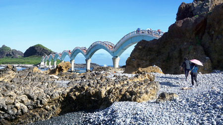 Tourist crossing over to Sanxiantai Island on the Sanxiantai Dragon Bridge in Taitung, Taiwan.の写真素材