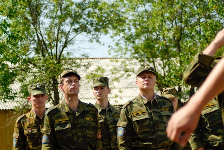 MOROZKI, RUSSIA - July 15, 2006 - Young Russian soldiers on a military Oath day in armyのeditorial素材