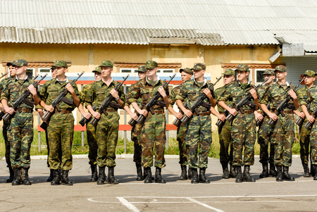 MOROZKI, RUSSIA - July 15, 2006 - Young Russian soldiers on a military Oath day in armyのeditorial素材