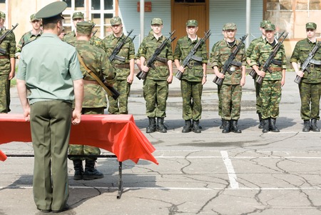 MOROZKI, RUSSIA - July 14, 2007 - Young Russian soldiers on a military Oath day in armyのeditorial素材