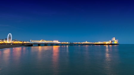 Brighton beach pier during nightの写真素材