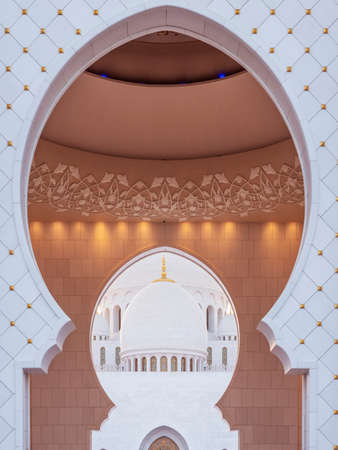 View of Dubai in the UAE at Sheikh Zayed Grand Mosqueのeditorial素材