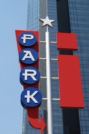 Parking sign with skyscraper backgroundのeditorial素材