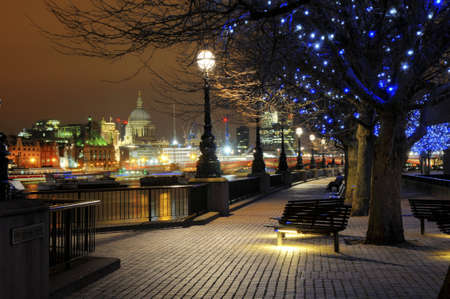 Queens Walk, Londonの写真素材