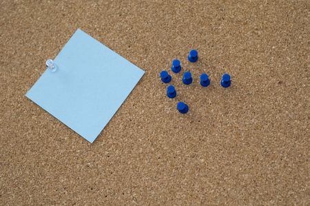 Post-it and arrow on the notice boardの写真素材