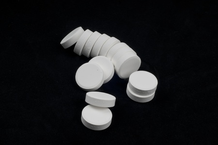 White Vitamin Tablets on black backgroundsの写真素材