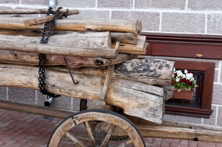 Old wooden cart carrying woods in capital ankara turkeyの写真素材
